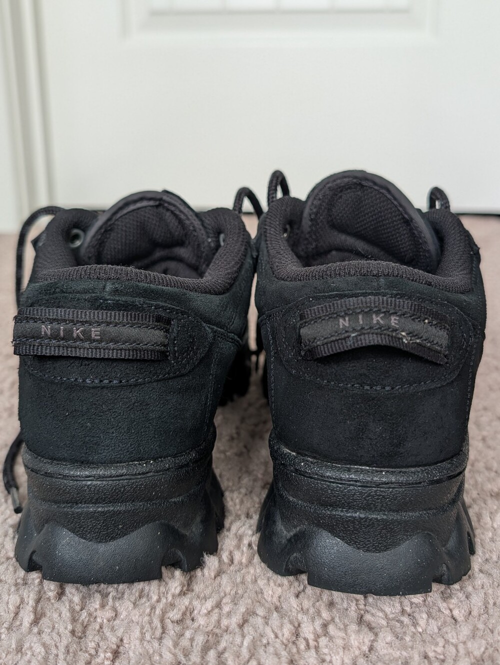 Nike Womens Triple Black Lahar Low Suede Leather Shoes Size Womens 8/Mens 6.5 - Picture 7 of 15